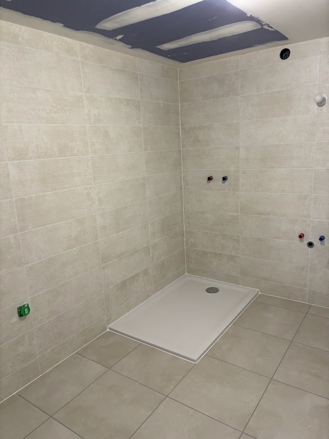 Vue d'une salle de bains moderne à Bons-en-Chablais