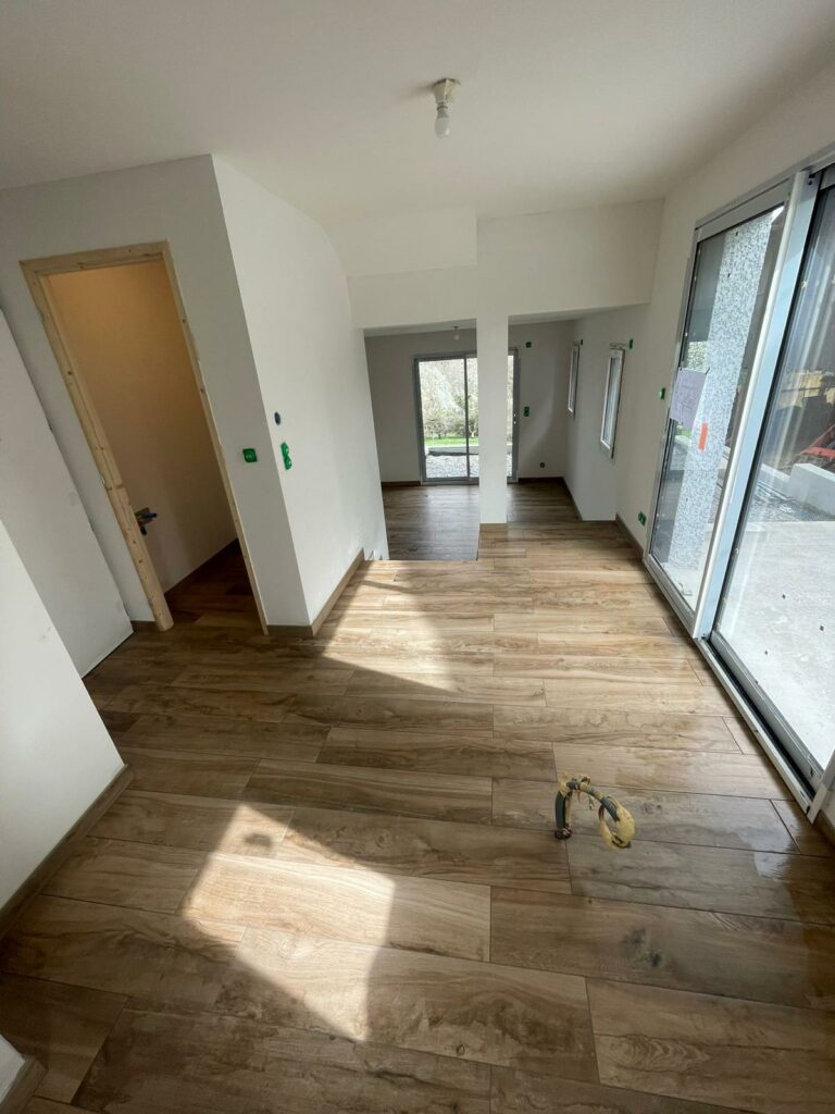 Salon après la rénovation à La Roche-Sur-Foron