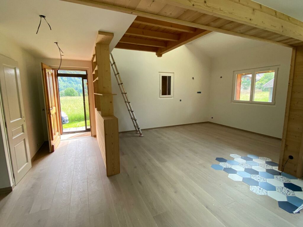 Salon après la rénovation à Morzine