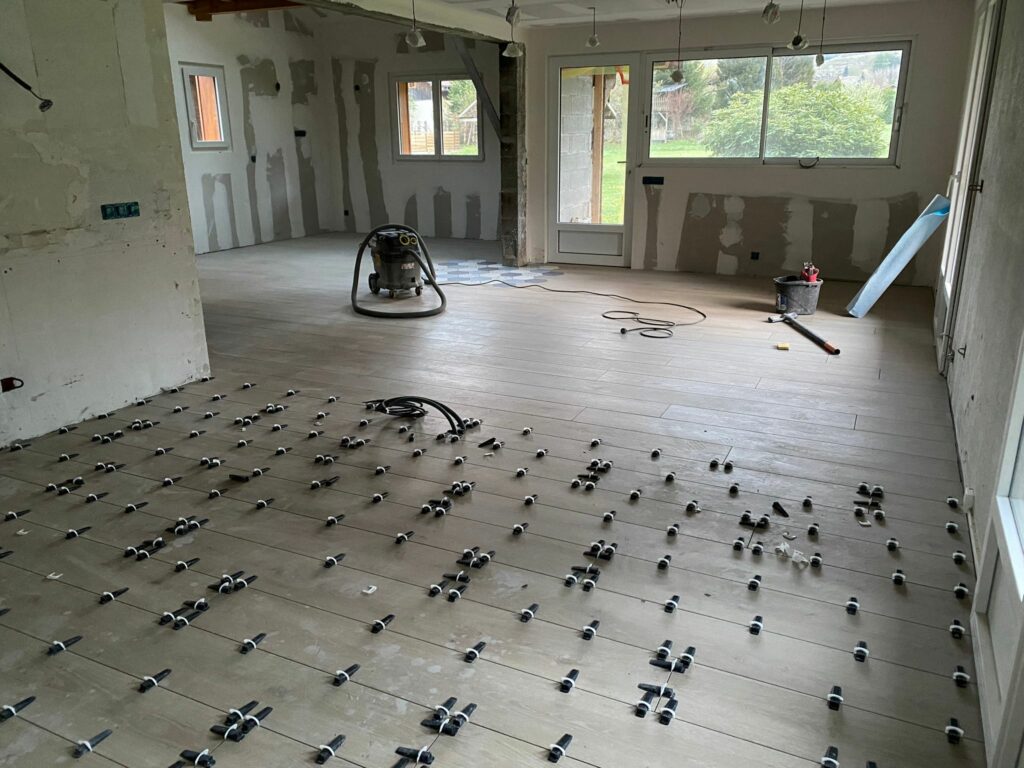 Salon pendant la rénovation à Morzine