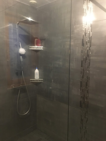 Salle de bains rénovée avec douche à l'italienne à Bons-en-Chablais