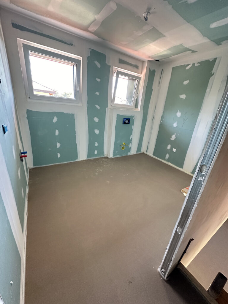 Salle de bains de la chambre parentale avant la rénovation à Veigy