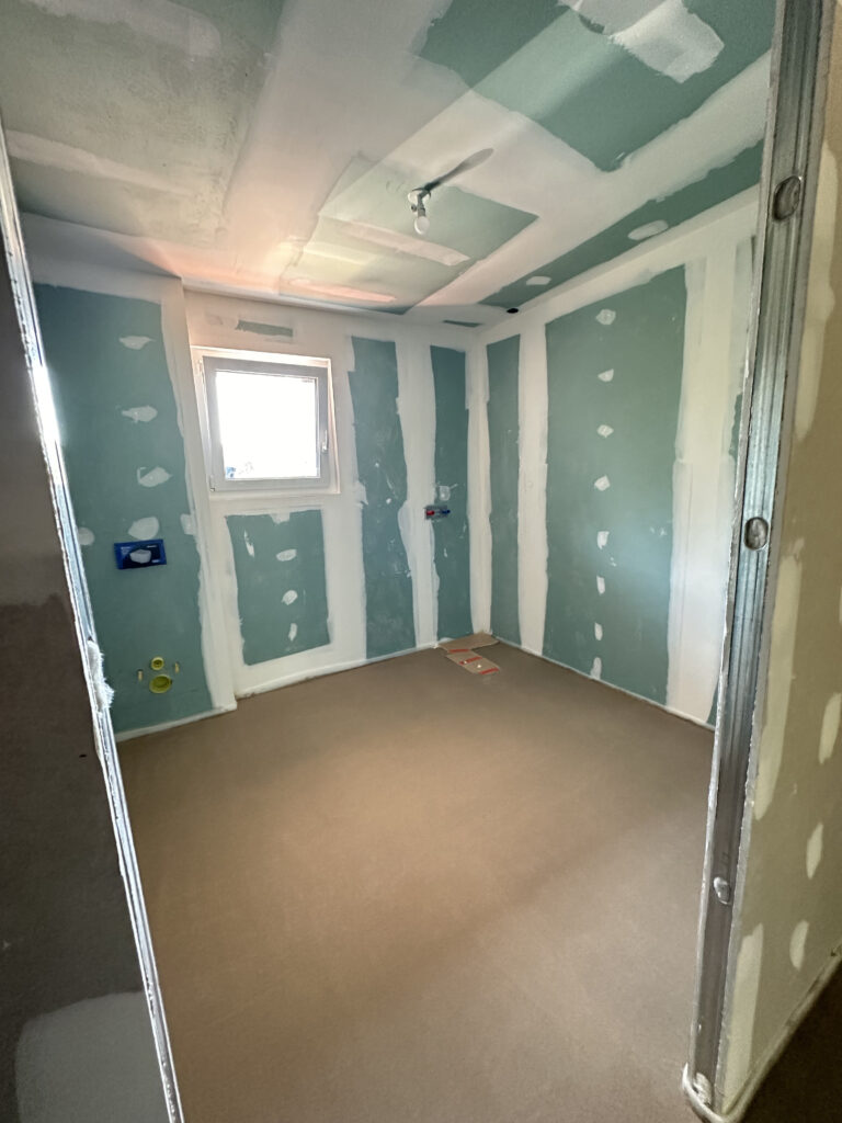 Salle de bains avant la rénovation à Veigy