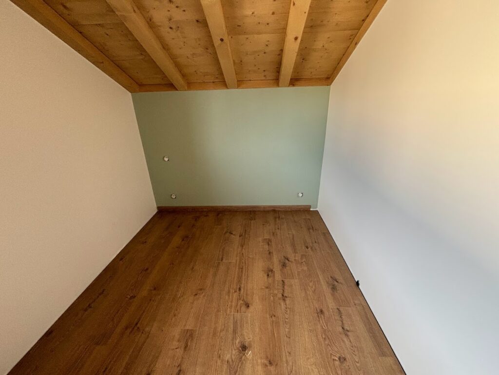 Salon avec carrelage accueillant à Douvaine