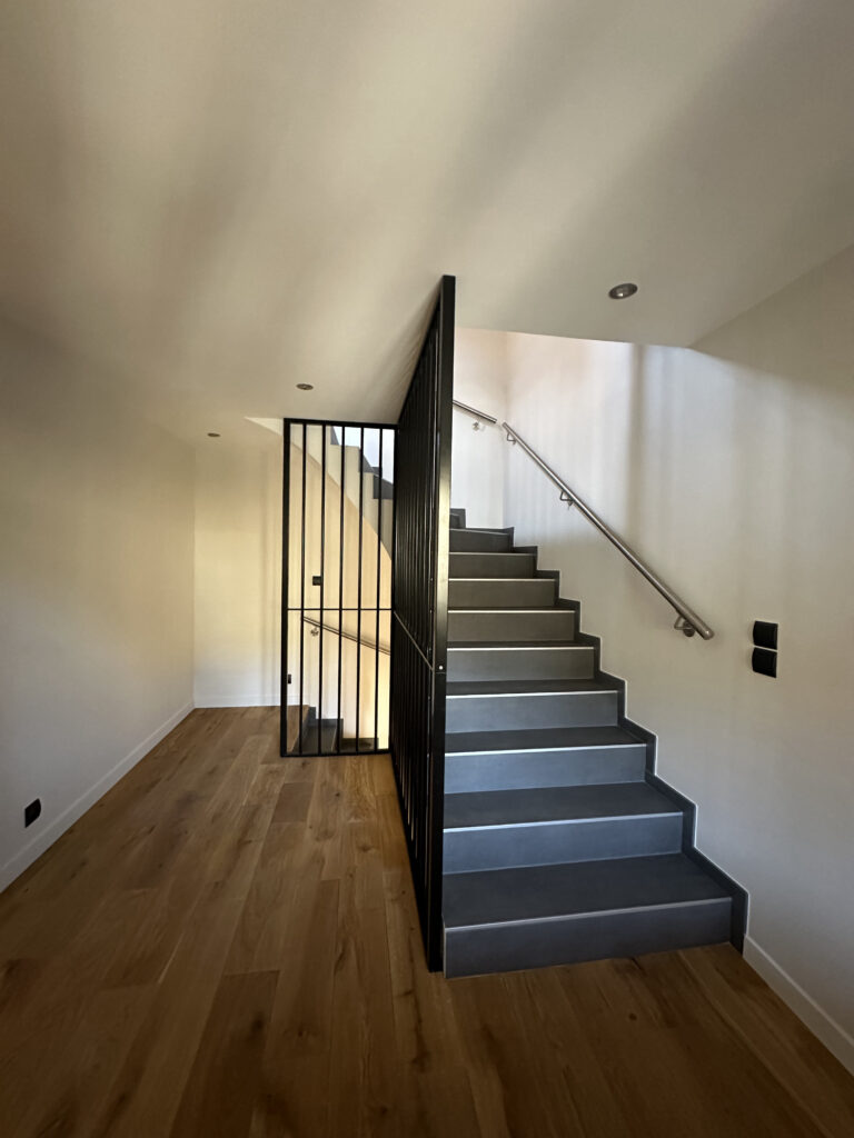 Escalier moderne après habillage à Douvaine