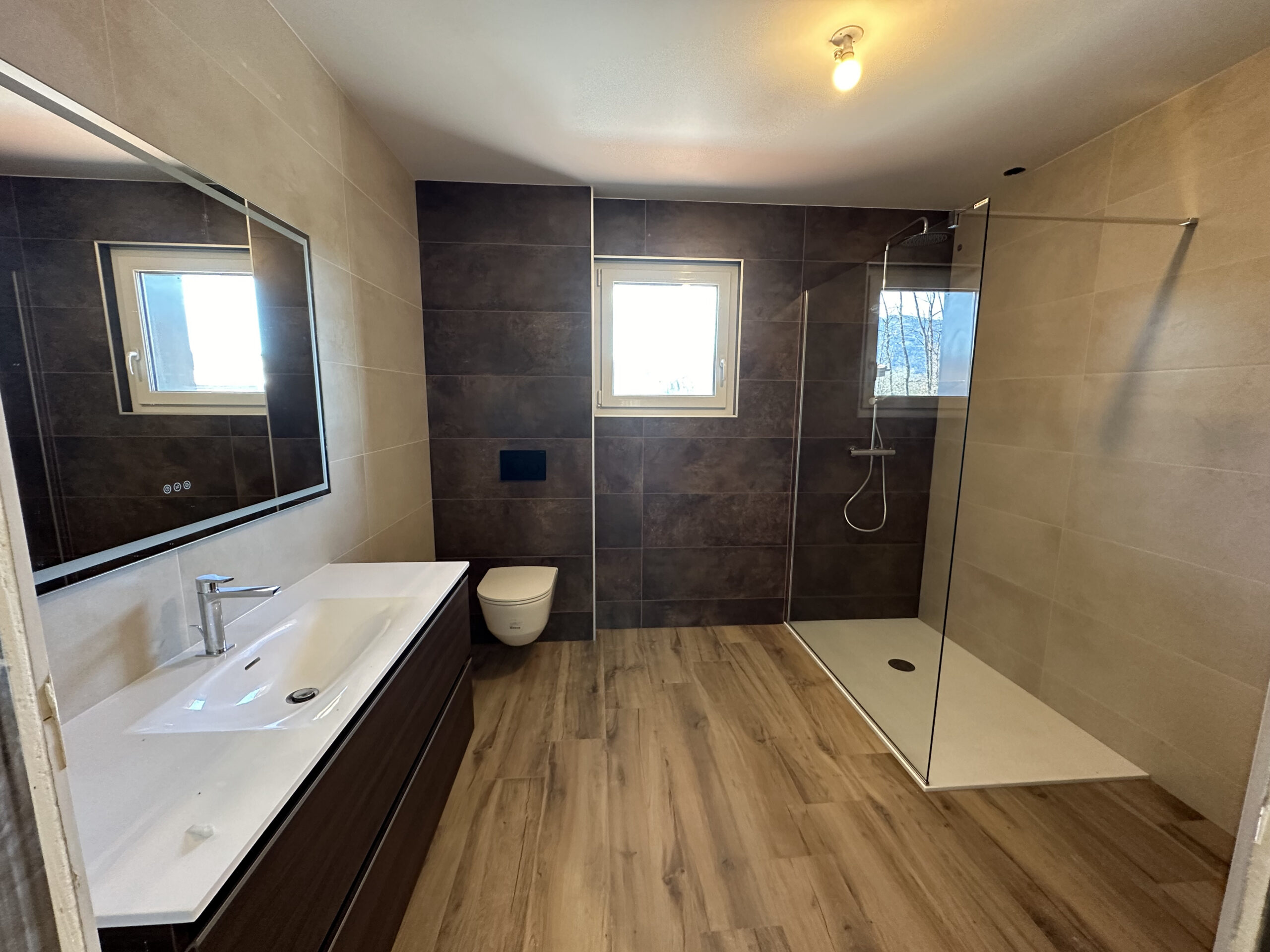 Salle de bains après la rénovation à Veigy