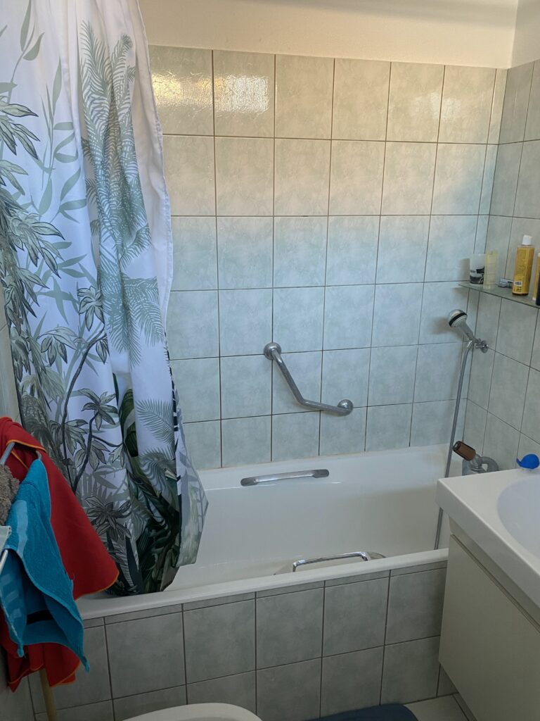 Salle de bain rénovée à Thonon-les-Bains avec un design moderne