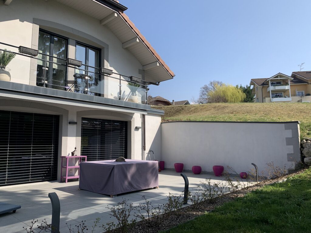 Muret en parements avant à Bons-en-Chablais