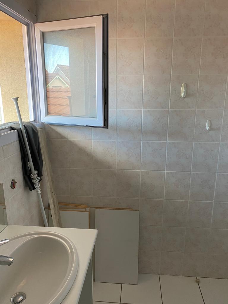 salle de bains en cours de rénovation à Douvaine