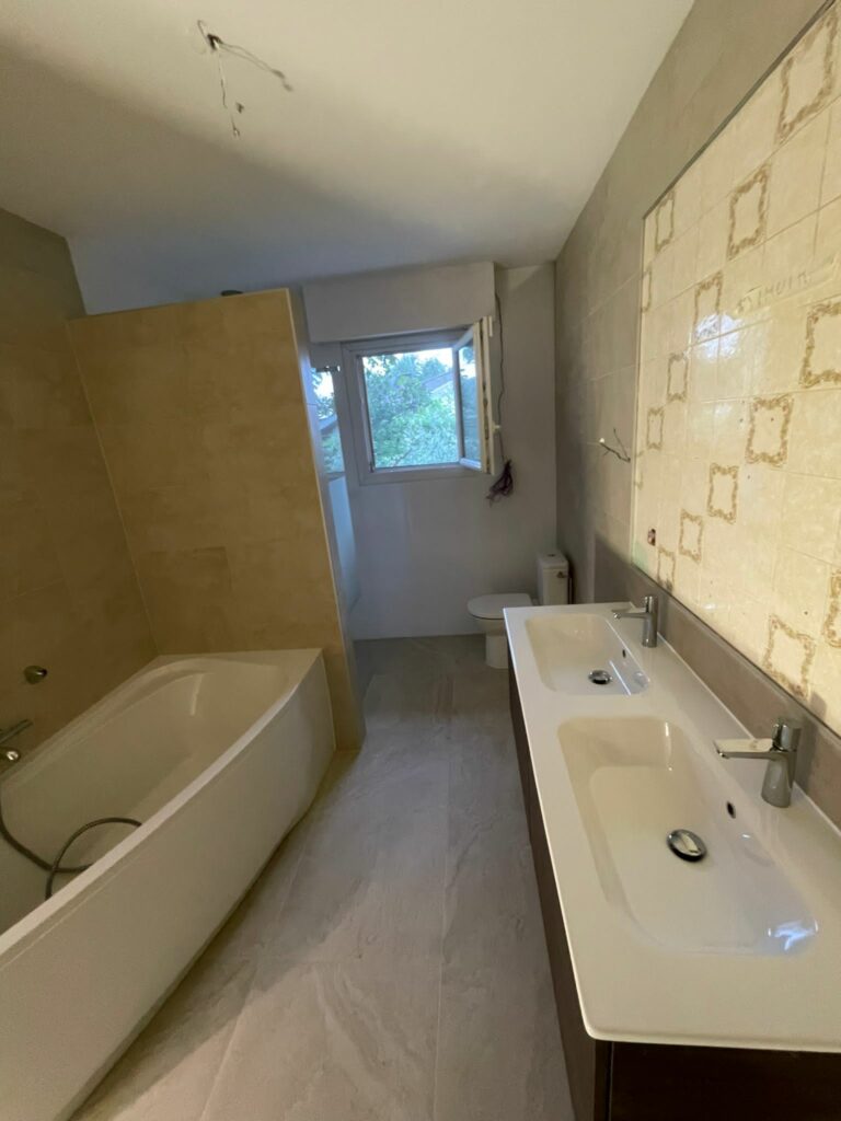 Après rénovation de salle de bains à Douvaine
