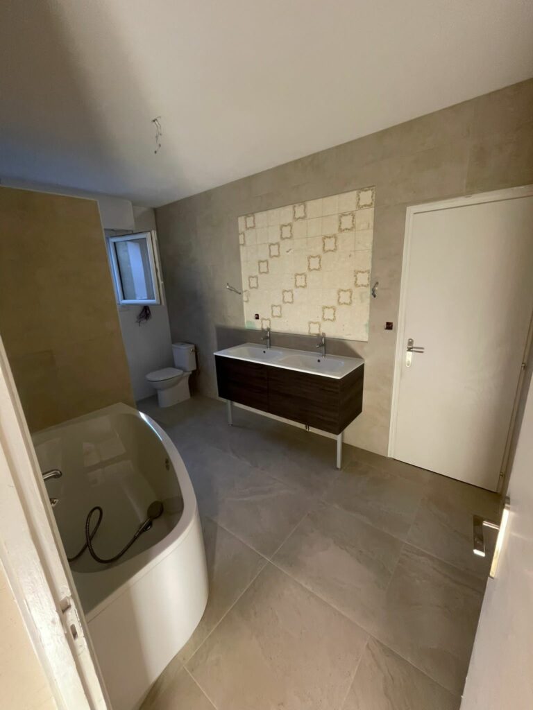 Après rénovation de salle de bains à Douvaine