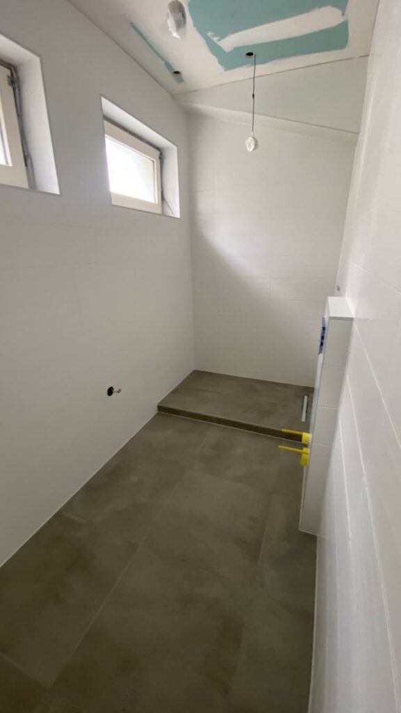Salle de bains en cours de rénovation à Évian