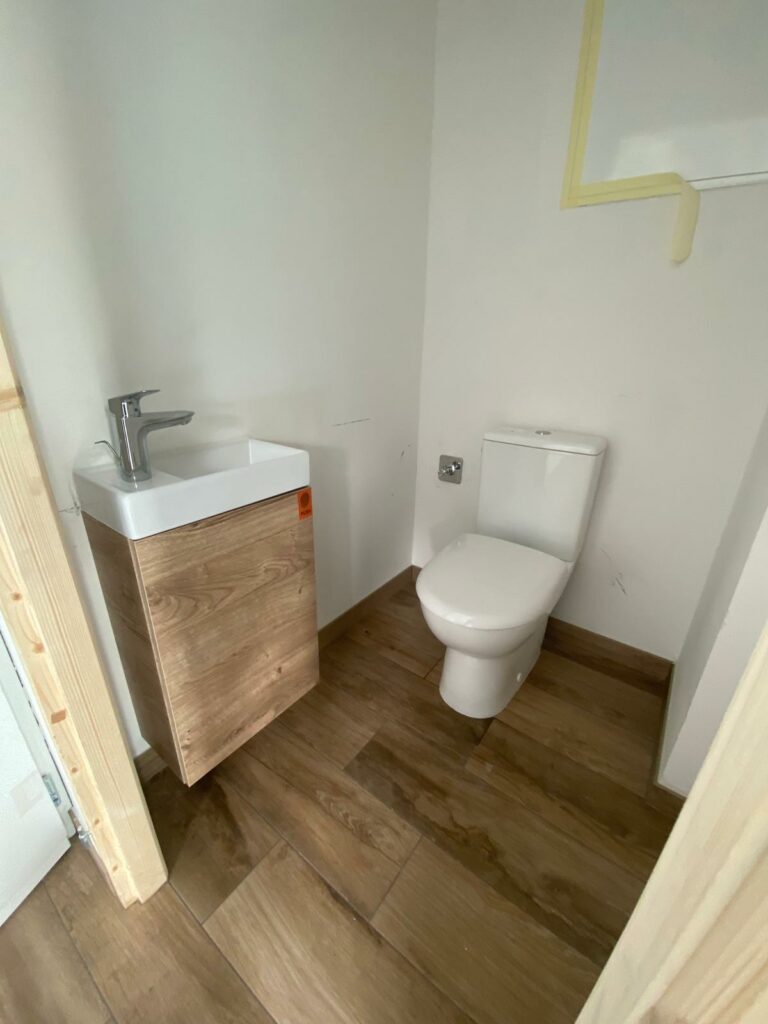 Toilette après la rénovation à La Roche-Sur-Foron