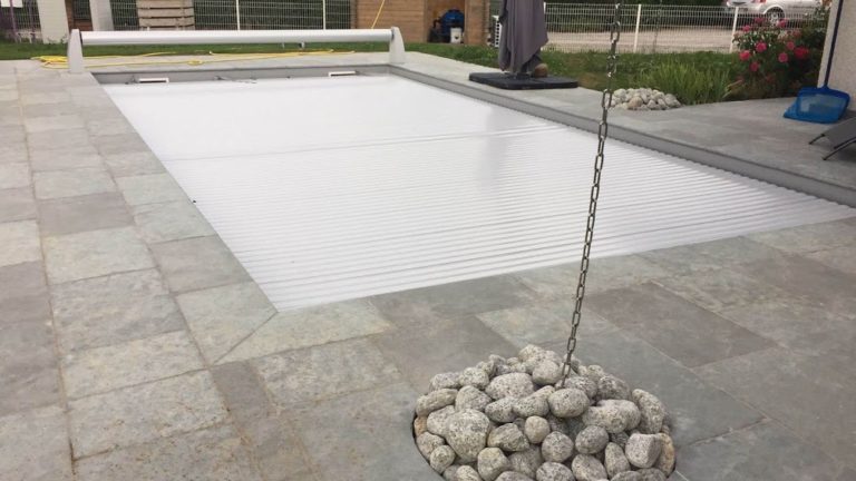 Carrelage en pierre naturelle sur une terrasse à Thonon-les-Bains