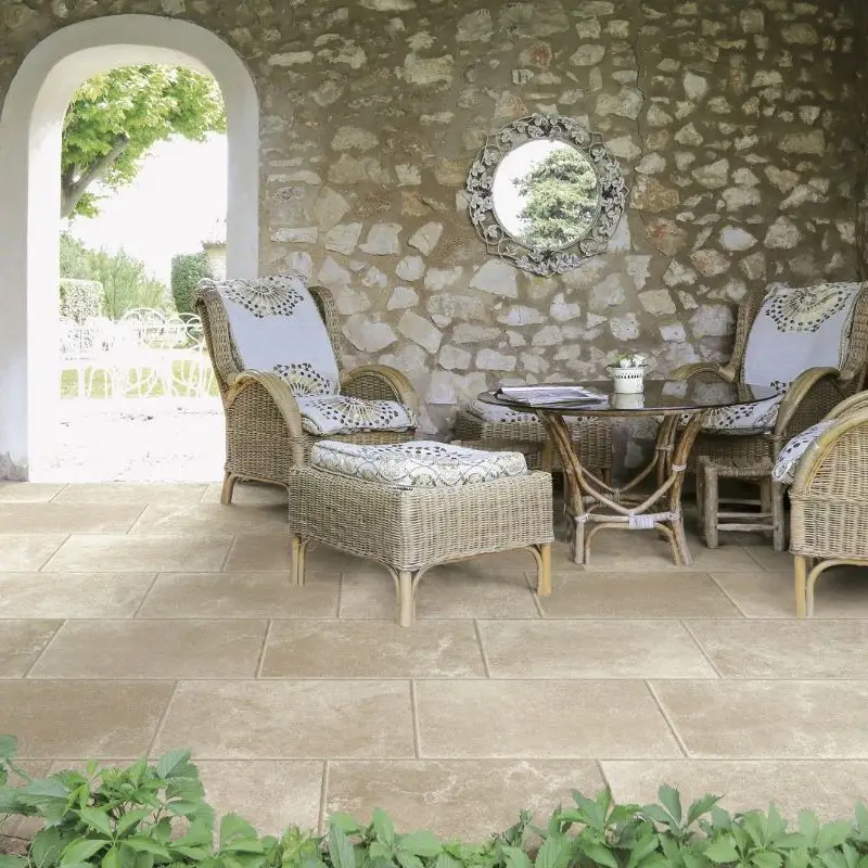Carrelage en pierre naturelle pour terrasse à Thonon-les-Bains
