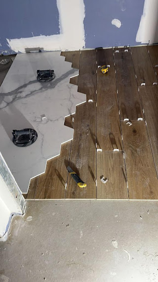 carrelage grand format dans une salle de bain à Bons-en-Chablais