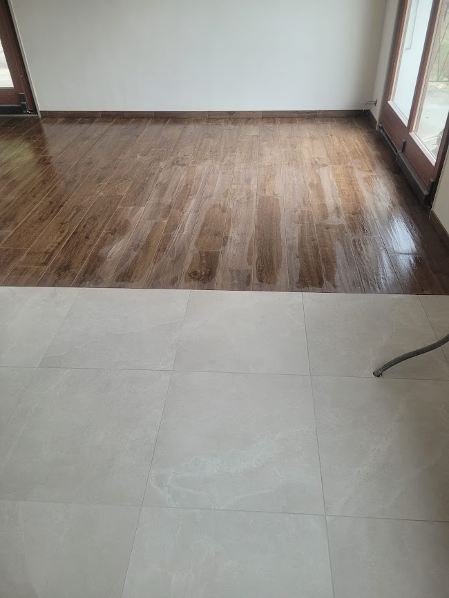 Cuisine avec carrelage imitation parquet à Annemasse