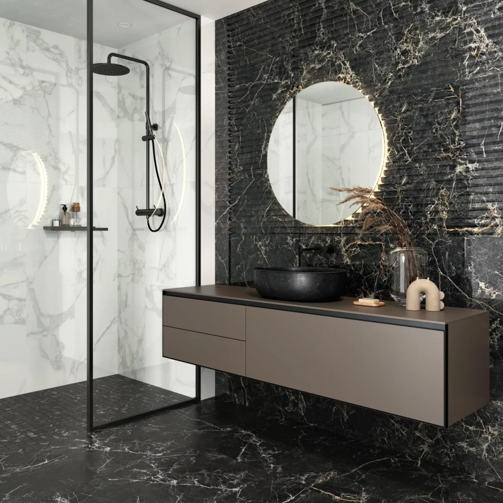 Carrelage effet marbre dans une salle de bains à Douvaine