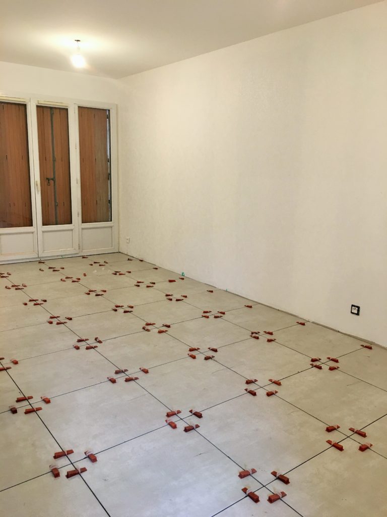 Pose de carrelage grand format à Bons-en-Chablais