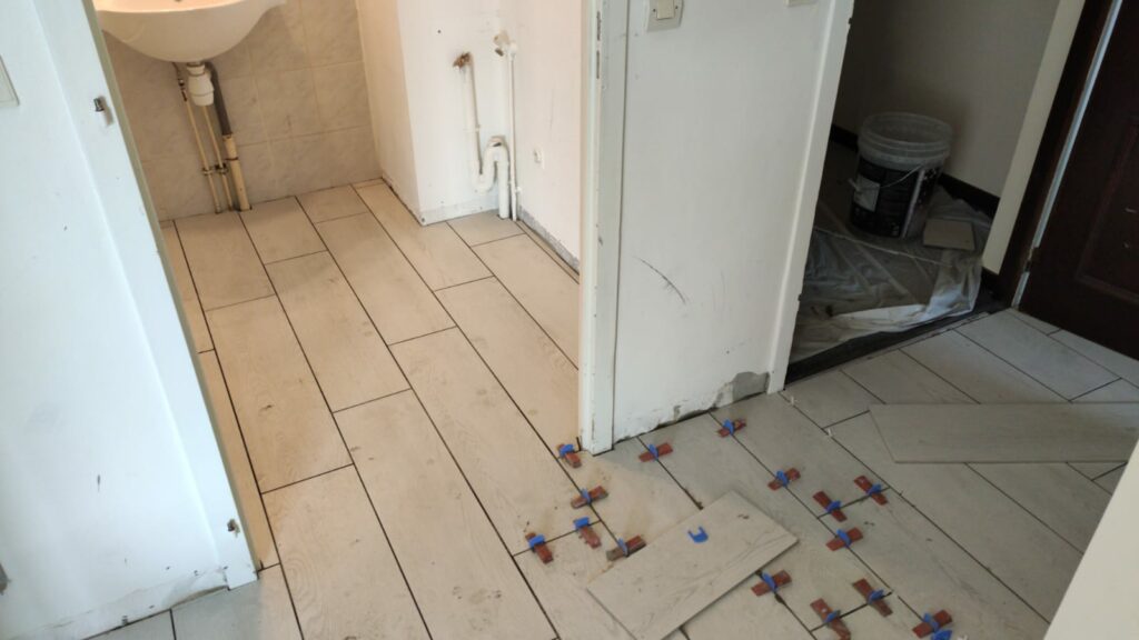 Pose de carrelage imitation parquet à Douvaine