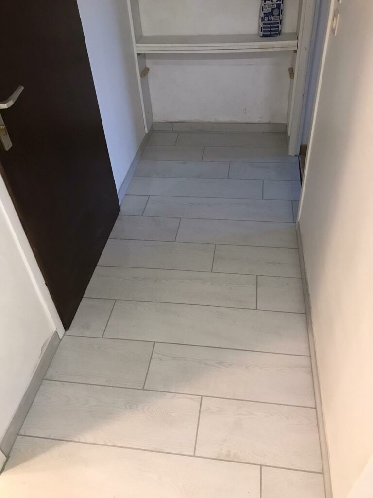 Rénovation sol carrelage imitation parquet à Douvaine